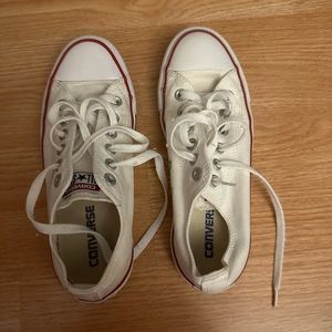 Low top converse size 7 women’s.